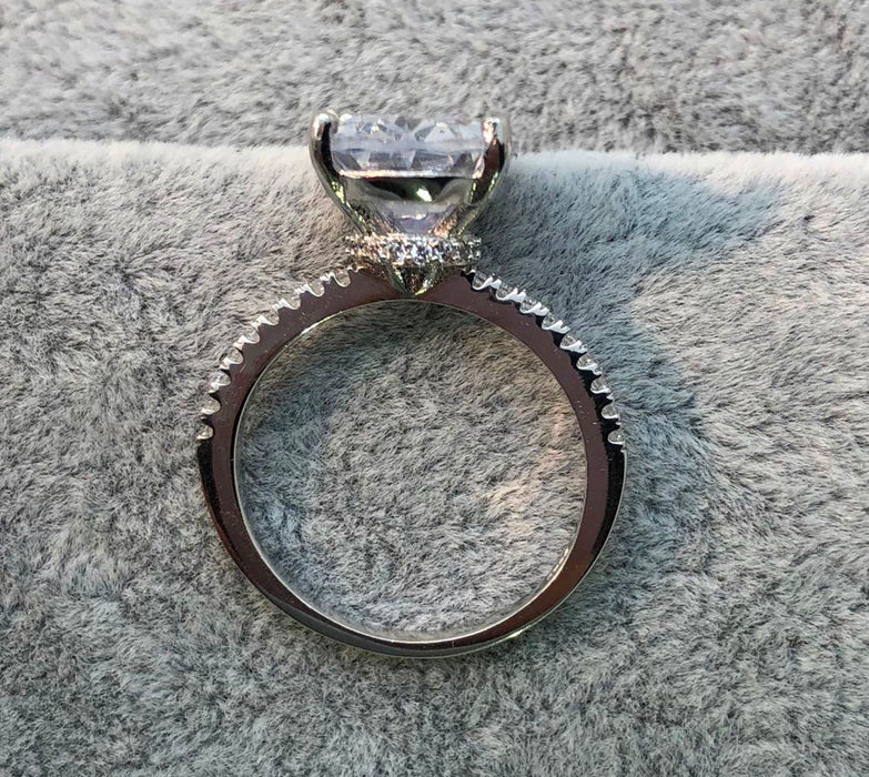 Women's Ring with Diamonds